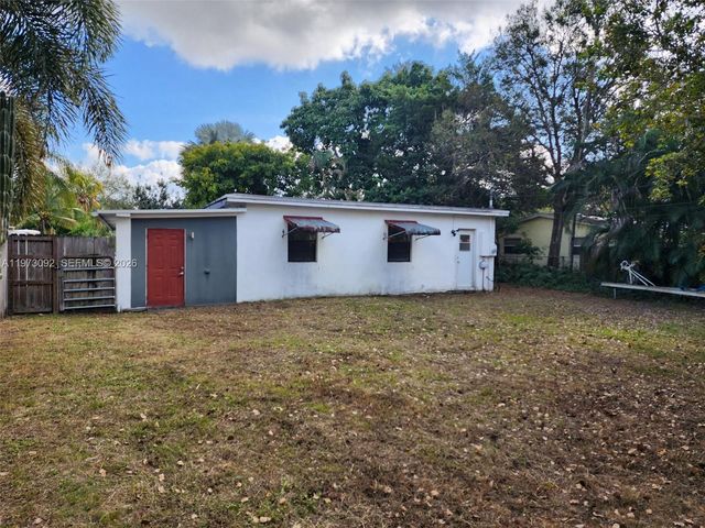 5133 SW 27th Ter, Dania Beach, FL 33312