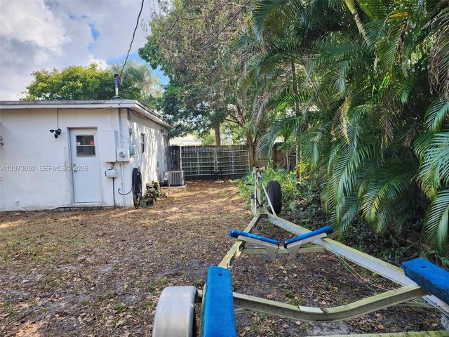 5133 SW 27th Ter, Dania Beach, FL 33312