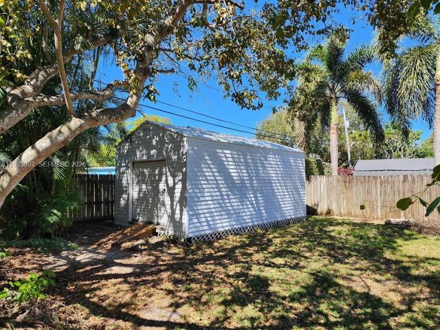 5133 SW 27th Ter, Dania Beach, FL 33312