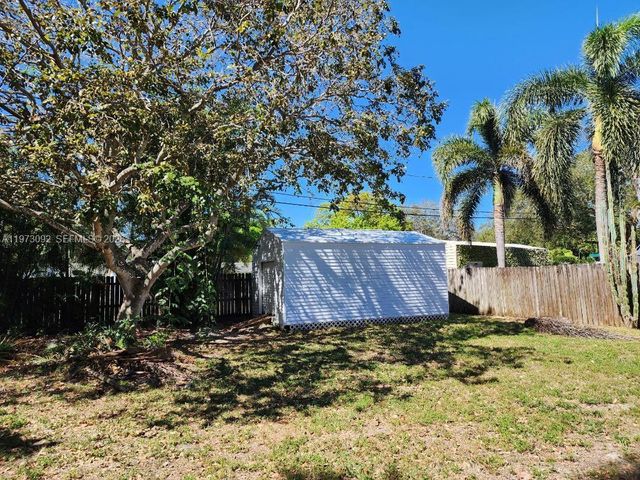 5133 SW 27th Ter, Dania Beach, FL 33312
