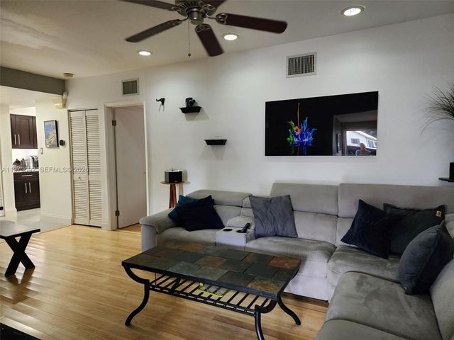 5133 SW 27th Ter, Dania Beach, FL 33312