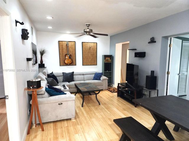 5133 SW 27th Ter, Dania Beach, FL 33312