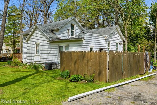 36553 Romulus Avenue, Romulus, MI 48174