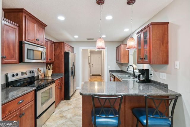 147 Country Walk Circle, Brunswick, GA 31525