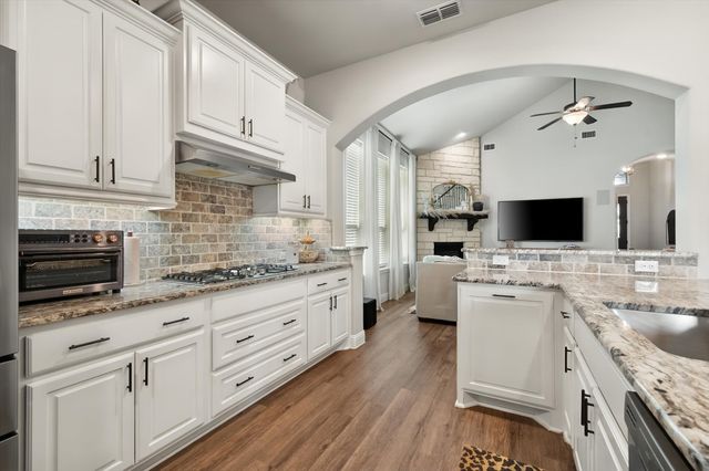 2741 Thornhill Lane, Mansfield, TX 76084