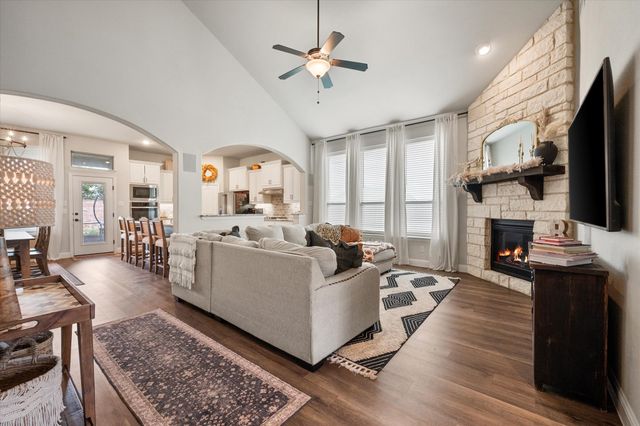 2741 Thornhill Lane, Mansfield, TX 76084