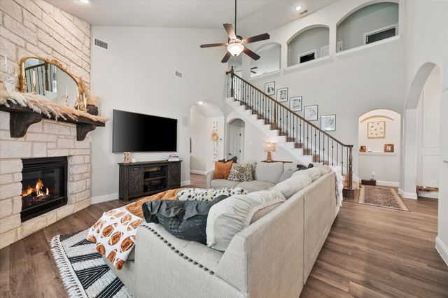2741 Thornhill Lane, Mansfield, TX 76084