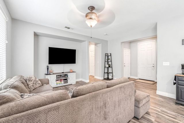 2430 S Hayston Avenue, Fresno, CA 93725