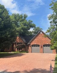 39 Country Club Place, Belleville, IL 62223