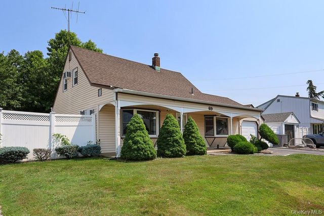 69 Corncrib Lane, Levittown, NY 11756