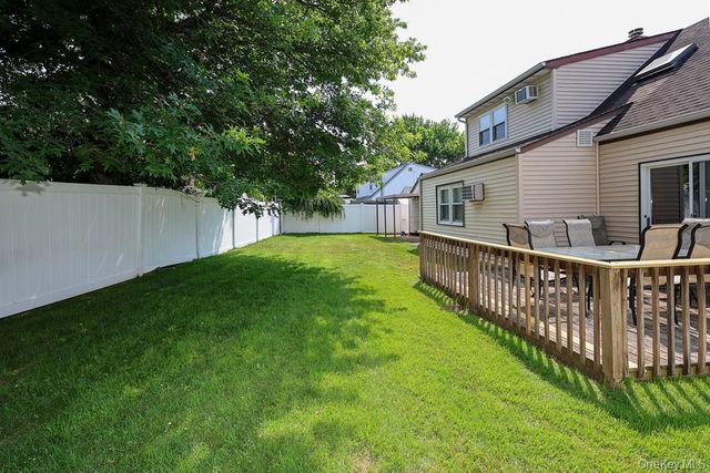 69 Corncrib Lane, Levittown, NY 11756