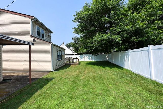 69 Corncrib Lane, Levittown, NY 11756