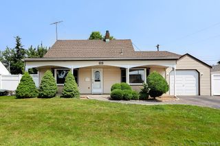 69 Corncrib Lane, Levittown, NY 11756