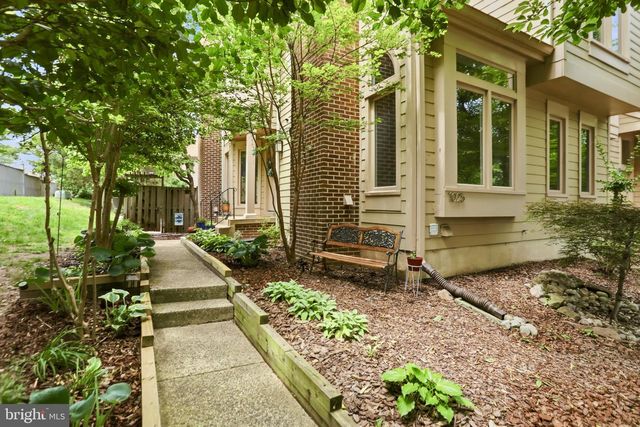 1025 BOROS CT, Herndon, VA 20170