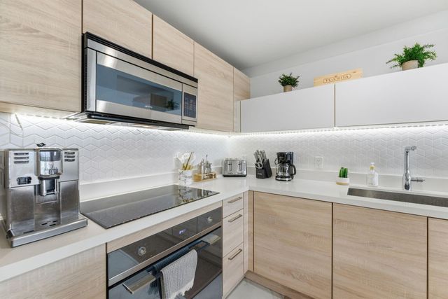 16385 Biscayne Blvd 2516, North Miami Beach, FL 33160