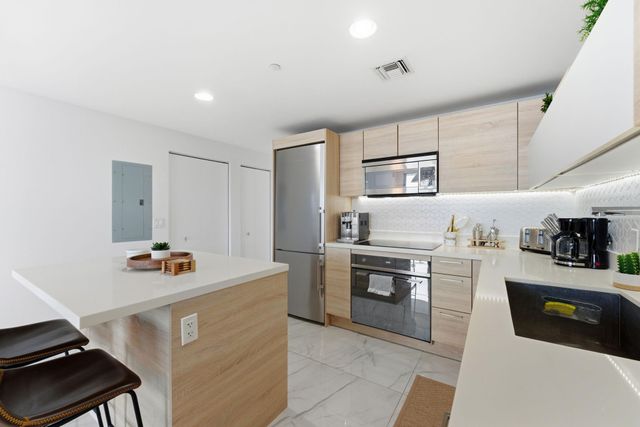 16385 Biscayne Blvd 2516, North Miami Beach, FL 33160