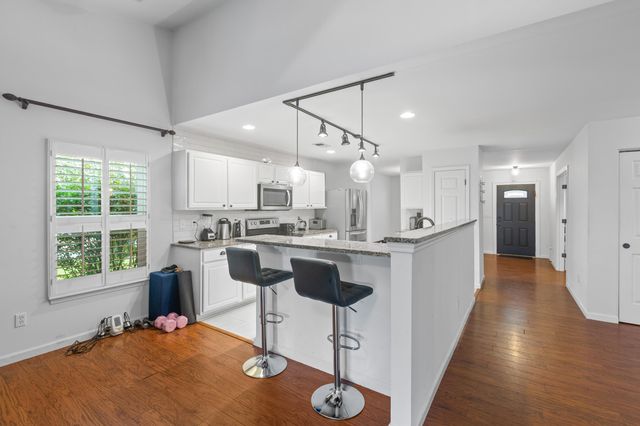 518 Holiday Drive, Summerville, SC 29483