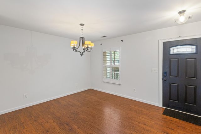 518 Holiday Drive, Summerville, SC 29483