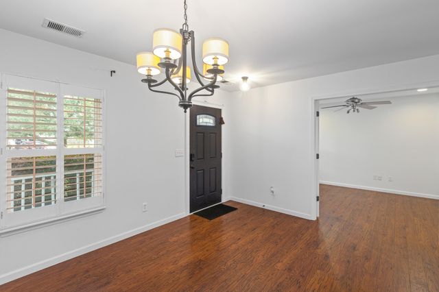 518 Holiday Drive, Summerville, SC 29483