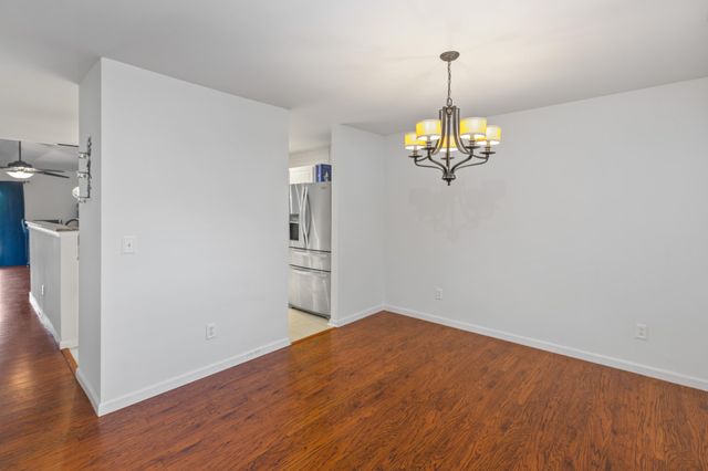 518 Holiday Drive, Summerville, SC 29483