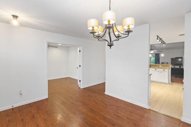 518 Holiday Drive, Summerville, SC 29483