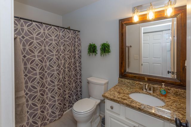 518 Holiday Drive, Summerville, SC 29483