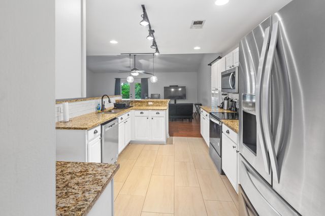 518 Holiday Drive, Summerville, SC 29483