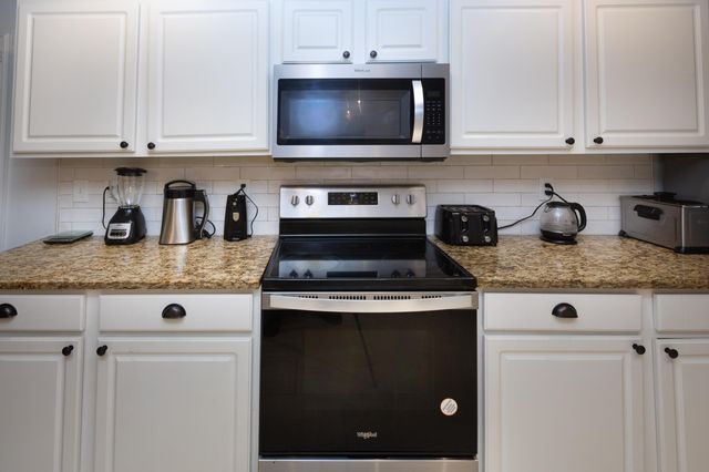 518 Holiday Drive, Summerville, SC 29483