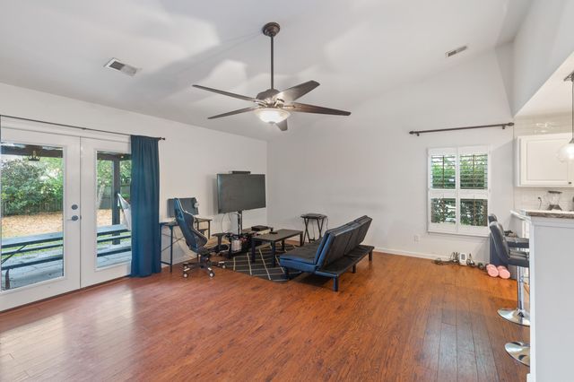 518 Holiday Drive, Summerville, SC 29483