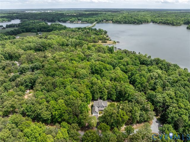 381 Shorewood Dr, Louisa, VA 23117