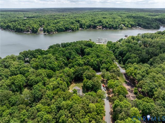 381 Shorewood Dr, Louisa, VA 23117