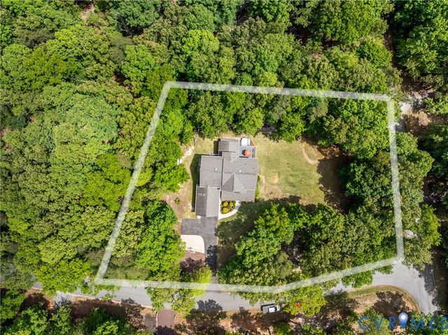 381 Shorewood Dr, Louisa, VA 23117