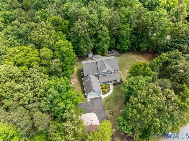 381 Shorewood Dr, Louisa, VA 23117