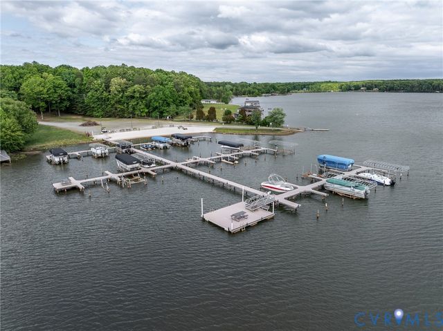381 Shorewood Dr, Louisa, VA 23117