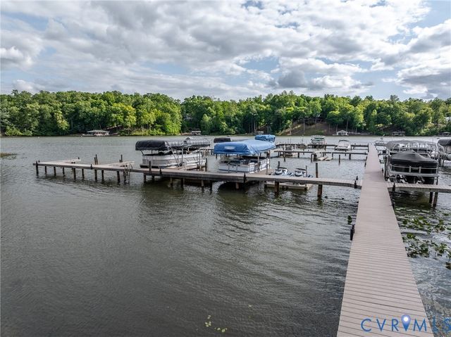 381 Shorewood Dr, Louisa, VA 23117