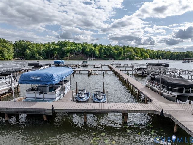 381 Shorewood Dr, Louisa, VA 23117