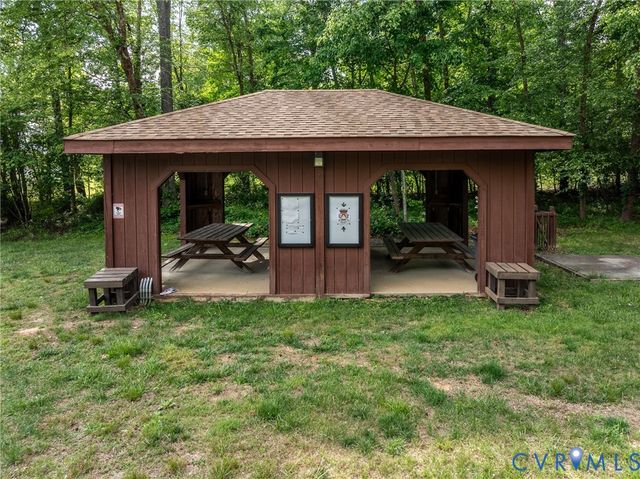 381 Shorewood Dr, Louisa, VA 23117