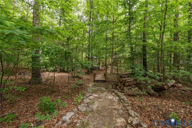 381 Shorewood Dr, Louisa, VA 23117
