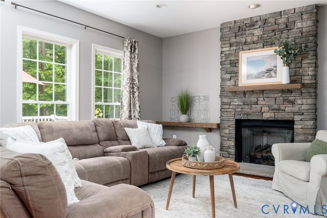 381 Shorewood Dr, Louisa, VA 23117