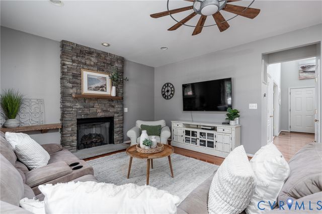 381 Shorewood Dr, Louisa, VA 23117
