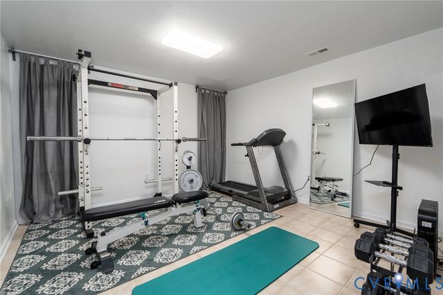 381 Shorewood Dr, Louisa, VA 23117