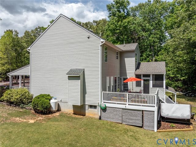 381 Shorewood Dr, Louisa, VA 23117