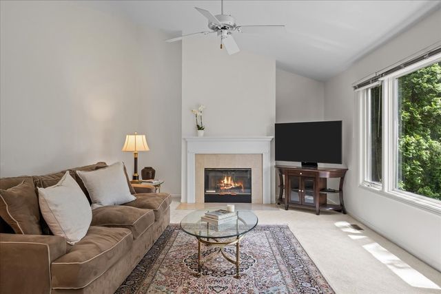 542 Wayland Avenue, Kenilworth, IL 60043