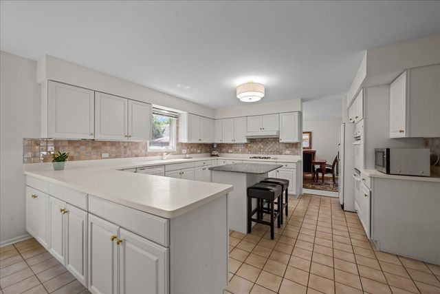 542 Wayland Avenue, Kenilworth, IL 60043