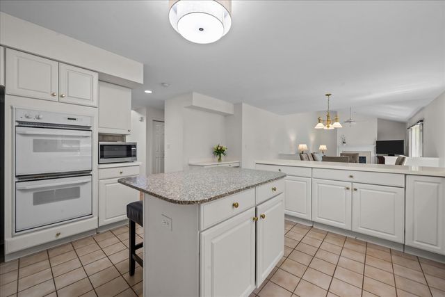 542 Wayland Avenue, Kenilworth, IL 60043
