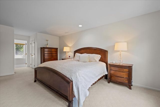 542 Wayland Avenue, Kenilworth, IL 60043