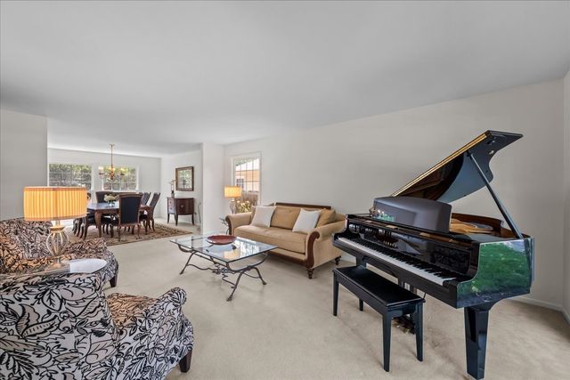 542 Wayland Avenue, Kenilworth, IL 60043
