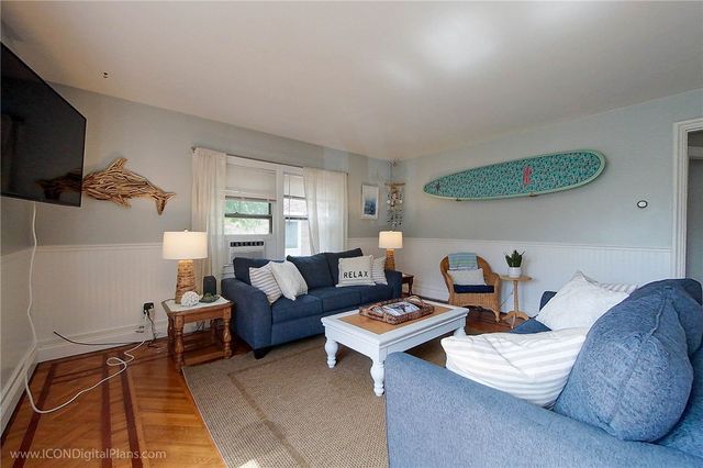 28 Narragansett Avenue 1, Newport, RI 02840