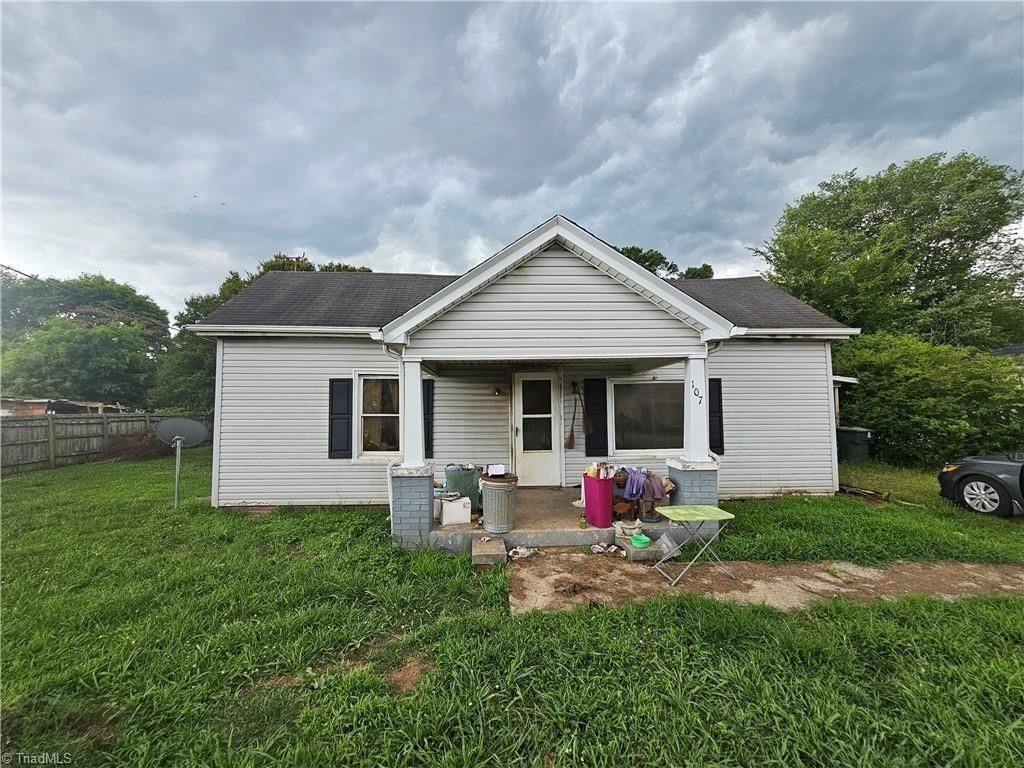 107 S High Street, Eden, NC 27288