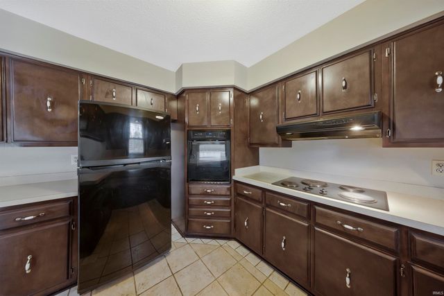 9330 Eastlake Drive, Wadesville, IN 47638